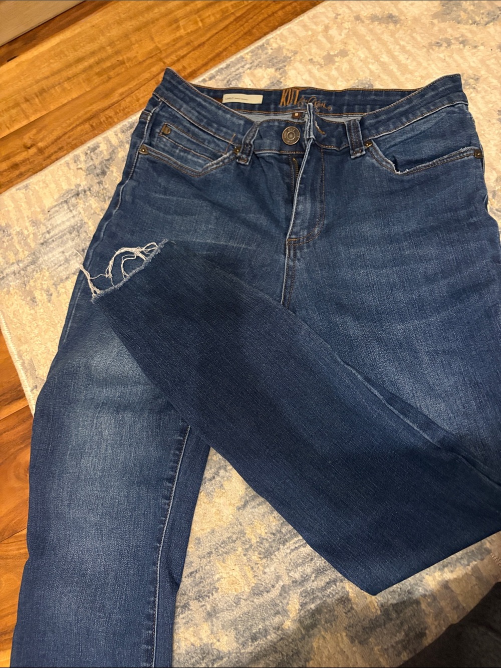 Kut from the Kloth Dark Blue Skinny Jeans with Knee Distress